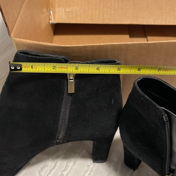 EUC Rockport Suede Booties - size 8 - Picture 10 of 10